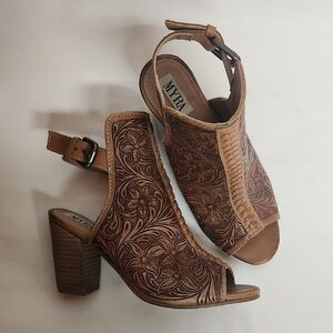 Myra Bag Size 8 Tooled Floral Embossed Tan 3.5" Heels Stunning Comfortable
